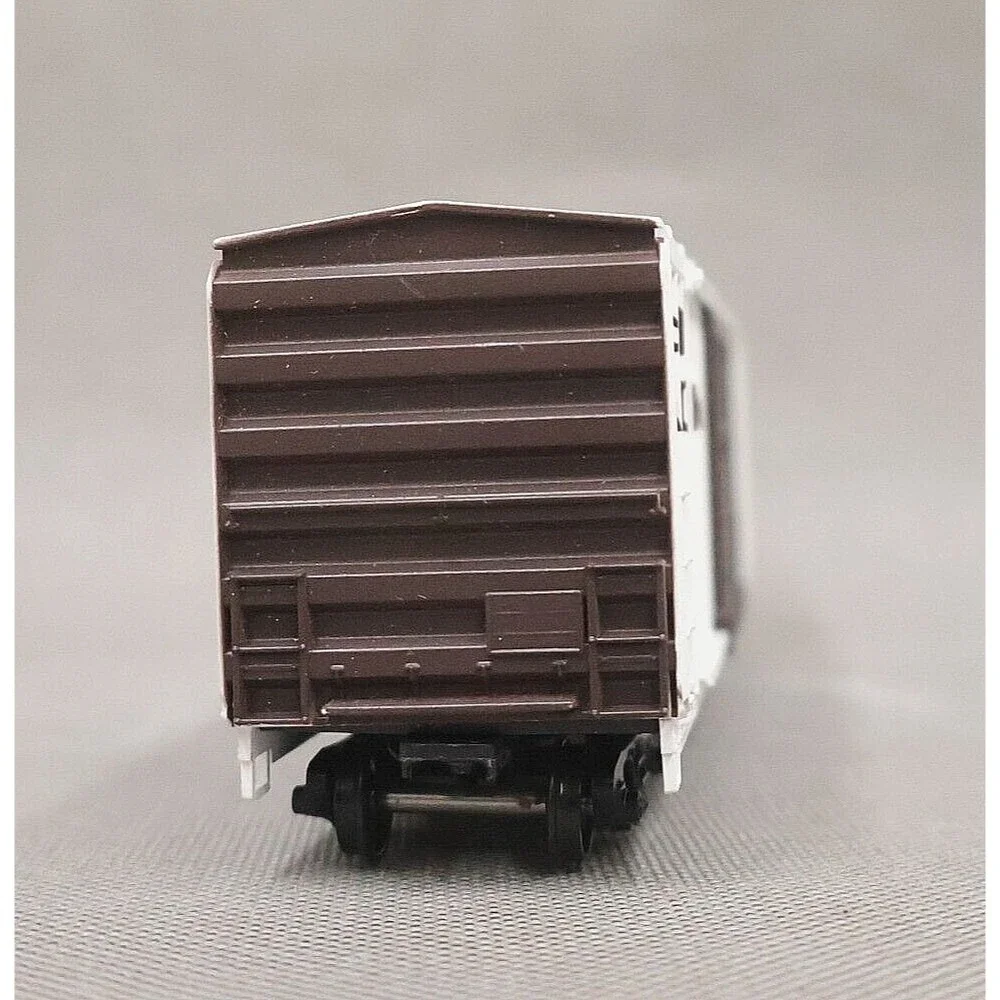 Athearn HO Scale McCloud River Railroad Company 50ft Box Car Knuckle Coupler